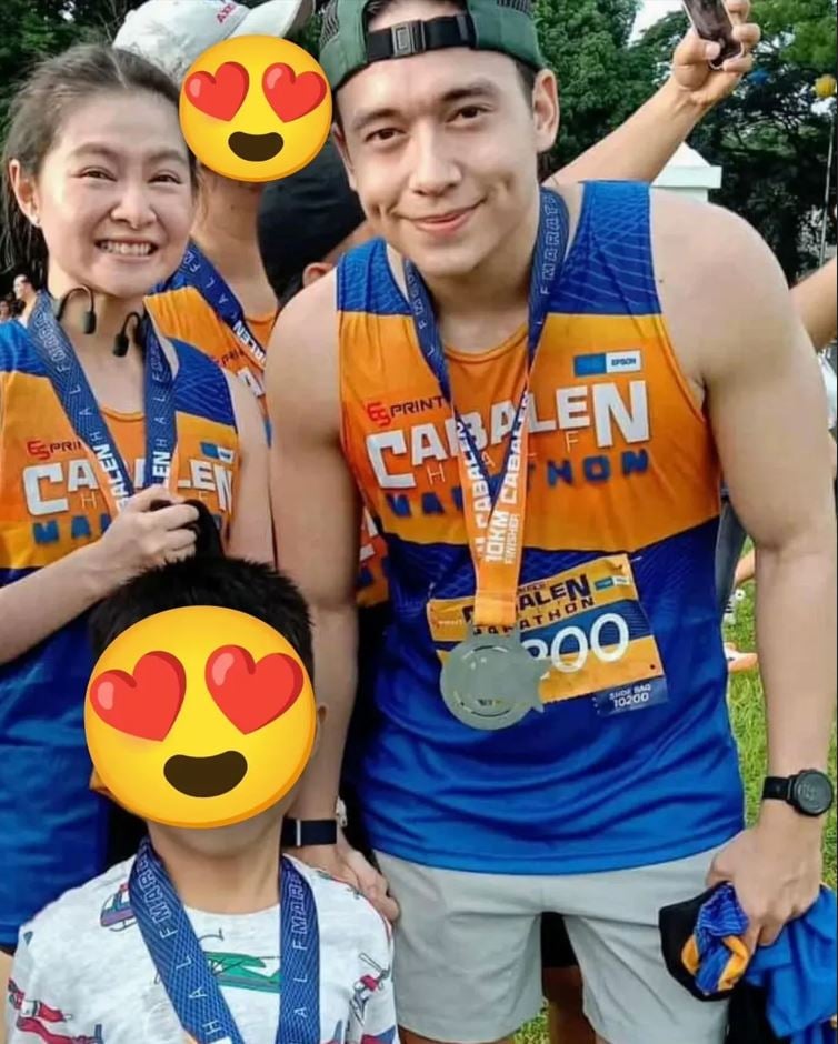 Forteza and Blake were photographed holding hands.