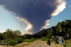 Indonesia volcano spews 18-km ash tower