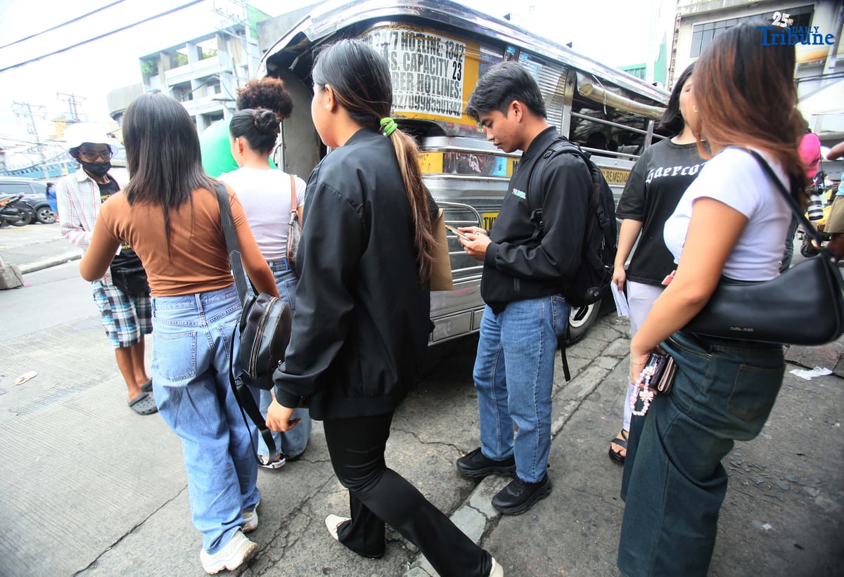 (July, 08 2025) Passengers queue to ride the Public transport Jeepney at Muñoz in Quezon City on Tuesday July 8 2025 . In a statement the Land Transportation Franchising and Regulatory Board (LTFRB) cited the directive of Transportation Secretary Vivencio B. Dizon on “anti-sardinas” or the overloading of passengers in manner like canned sardines.Photo/Analy Labor