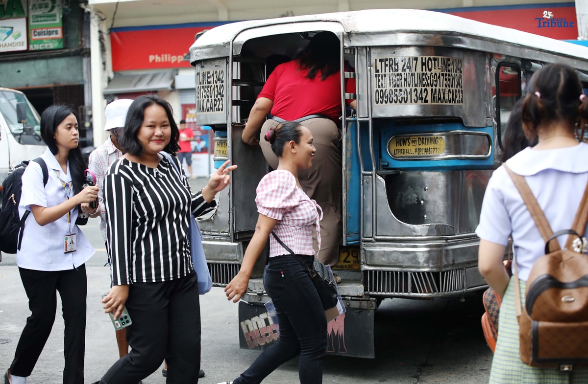 (July, 08 2025) Passengers queue to ride the Public transport Jeepney at Muñoz in Quezon City on Tuesday July 8 2025 . In a statement the Land Transportation Franchising and Regulatory Board (LTFRB) cited the directive of Transportation Secretary Vivencio B. Dizon on “anti-sardinas” or the overloading of passengers in manner like canned sardines.Photo/Analy Labor