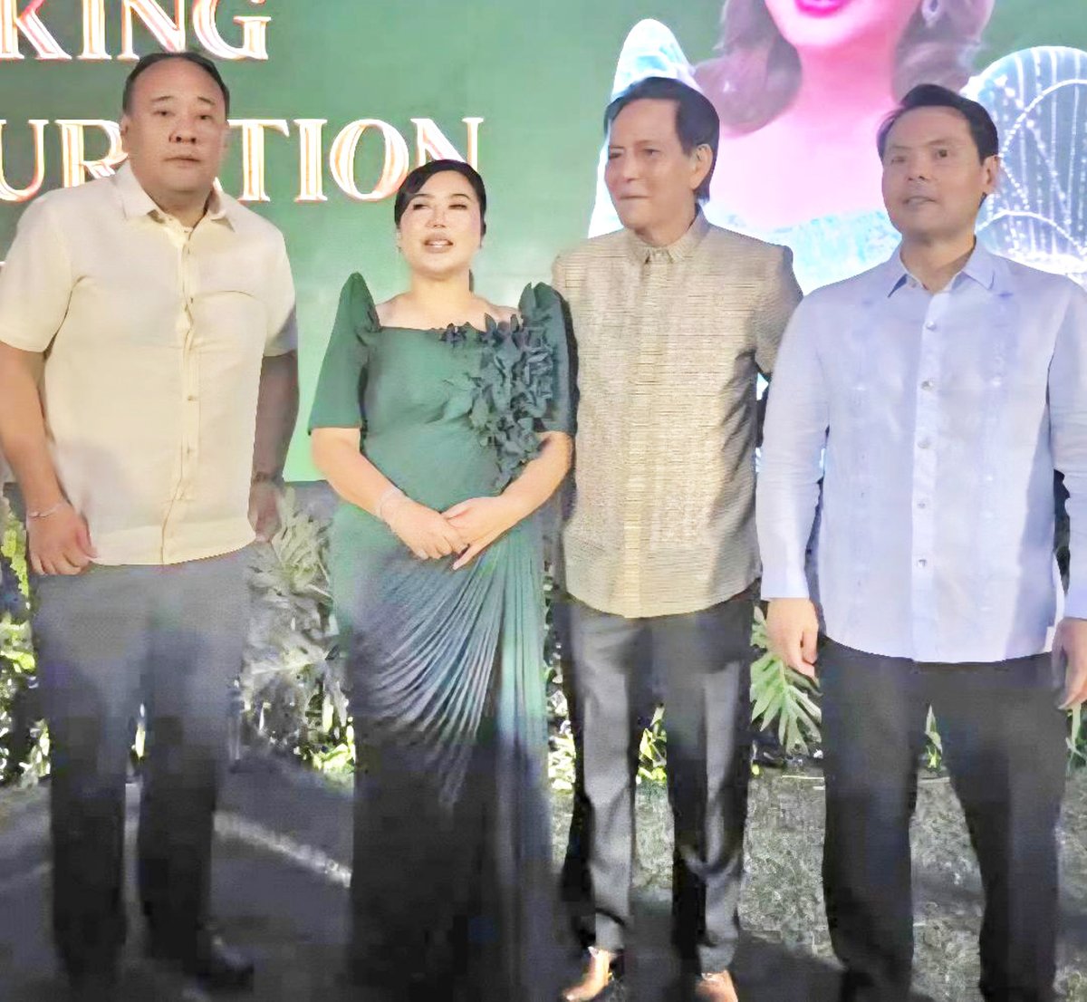 Gov. Pamela Baricuatro with Ernest Herrera, former Head of Political Affairs for Visayas, former Cebu City Mayor Mike Rama and former DOT Secretary Ace Durano as Administator.