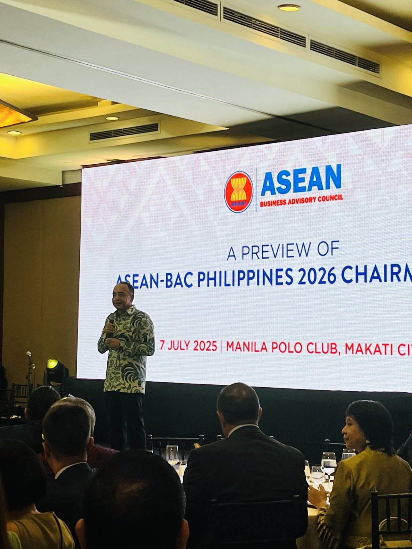 This year’s ASEAN Business Advisory Council chairperson Tan Sri Nazir Razak of Malaysia said ASEAN member states should work together in order not to feel the brunt of Trump’s imposition of the sweeping tariffs. So as not to be hurt by the tariff imposition, it is about time that ASEAN members harmonize rules in terms of trade barriers, so that companies in the region could easily cross borders and trade.