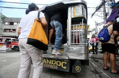 LTFRB moves to stop ‘sardinas-style’ jeepney crowding