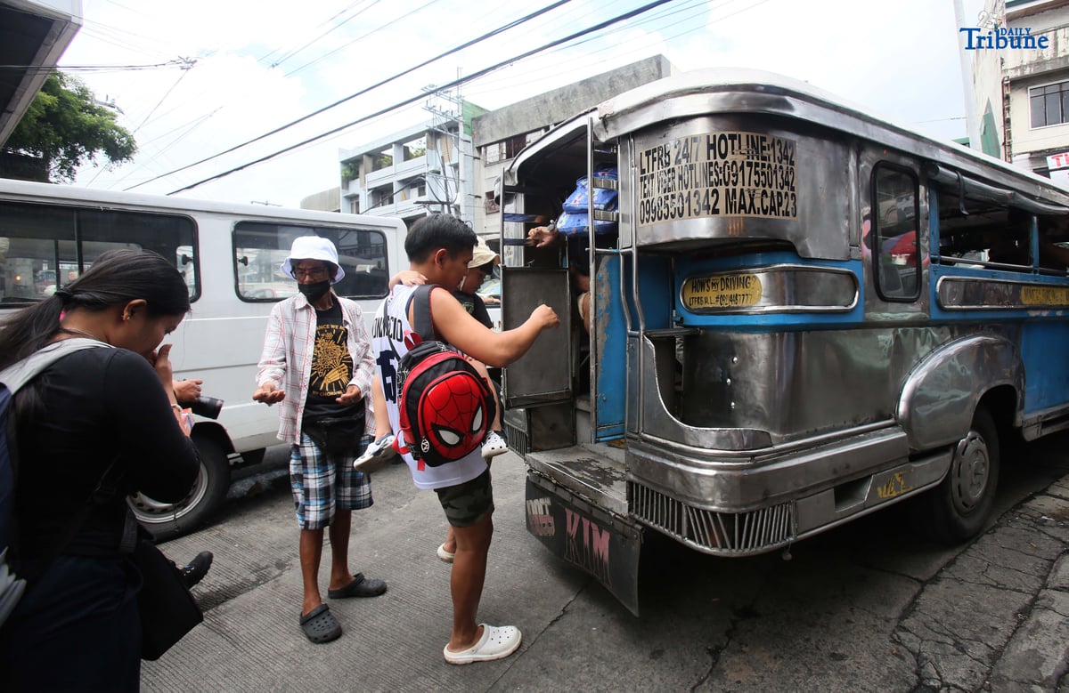 (July, 08 2025) Passengers queue to ride the Public transport Jeepney at Muñoz in Quezon City on Tuesday July 8 2025 . In a statement the Land Transportation Franchising and Regulatory Board (LTFRB) cited the directive of Transportation Secretary Vivencio B. Dizon on “anti-sardinas” or the overloading of passengers in manner like canned sardines.Photo/Analy Labor