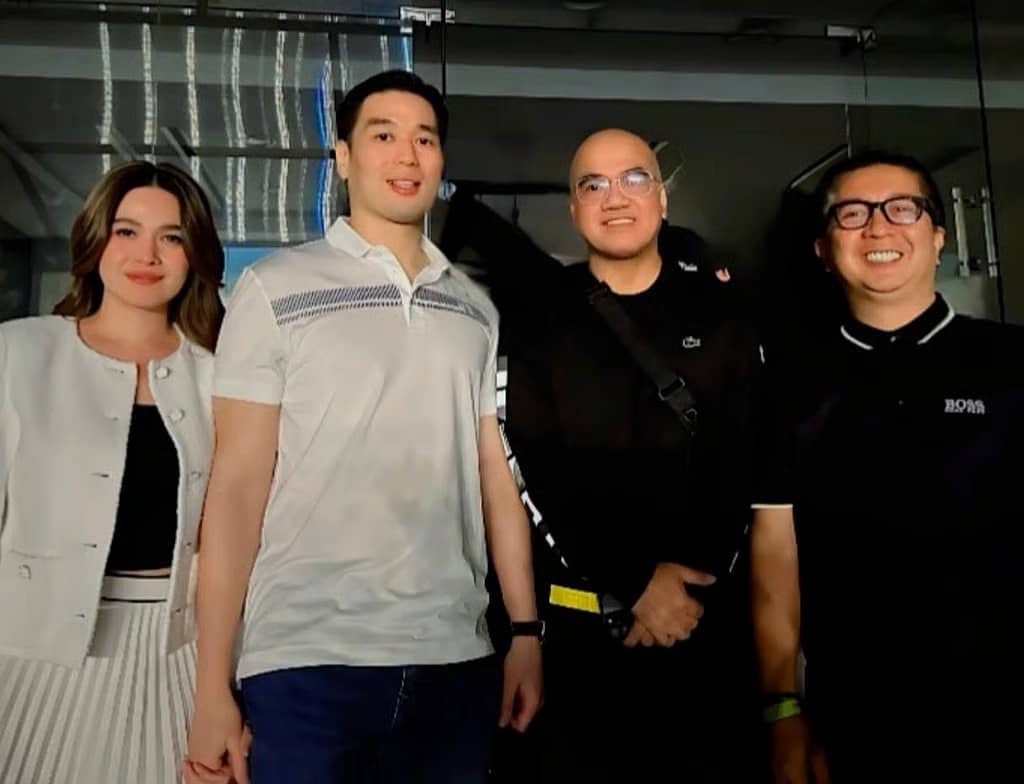 BEA Alonzo and Vincent Co were captured together in a photo shared on Facebook by NET25 executive Caesar Vallejos.