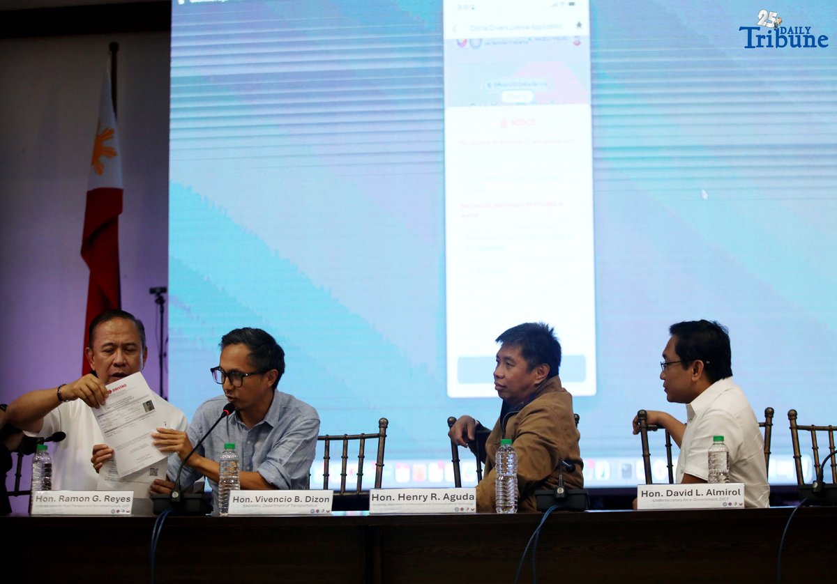 (July, 10 2025) In line with the vision of President Ferdinand Marcos Jr. to shift all government transaction in the digital platform, Dotr secretary Vince Dizon and dict secretary Henry Aguda lead dotr asec Dioscoro Reyes, dotr usec Ramon Reyes, dict usec David Almirol and lto acting asec Greg Pua launch the LTO’s online driver’s license renewal system at the LTO main office in Quezon City on Thrusday, July 10, 2025. Photo/Analy Labor