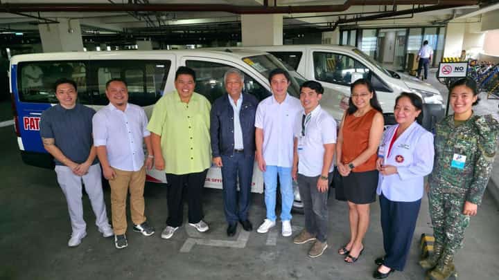 PAGCOR Chairman and CEO Alejandro H. Tengco (4th from left) leads the formal
turnover of brand-new Patient Transport Vehicles to five new beneficiaries represented by Benito Soliven (Isabela) Mayor John Paul Azur (2nd from left); former Parañaque City Rep. Gus Tambunting (3rd from left); San Pedro City Mayor Art Mercado (5th from right); Dr. Anna Ruby Gapasin of the Polytechnic University of the Philippines (3rd from right) and PUP Medical Director Dr. Liza Yanes (2nd from right); and 2nd Lt. Cassay Marie Chua of Joint Task Unit Ilocos Headquarters (extreme right).