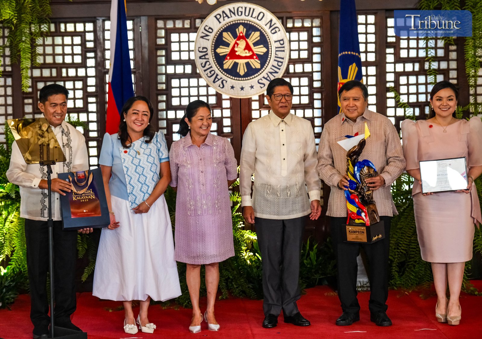 President Ferdinand R. Marcos Jr. and First Lady Liza Araneta-Marcos led the awarding of the Float Design and Festival Performance Competitions during the Parangal ng Kalayaan at Malacañang on Thursday, July 10, 2025. “Ikkis Ti Candon” from Ilocos Sur bagged the Grand Prize in the float contest, while the Tultugan Festival topped the performance category. The event was part of the Parada ng Kalayaan 2025, marking the 127th Philippine Independence Day.