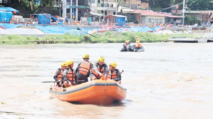 The Philippine Army DRU 525th Combat Engineer Battalion members ride rubber boats as they do a maneuvers along Marikina River. The practice is part of their readiness for disaster deployment and monitoring of equipment.