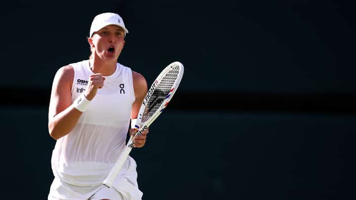 IGA Swiatek celebrates after pulling off a 6-2, 6-0 win over Belinda Bencic in the women’s event semifinals of the Wimbledon Championships.