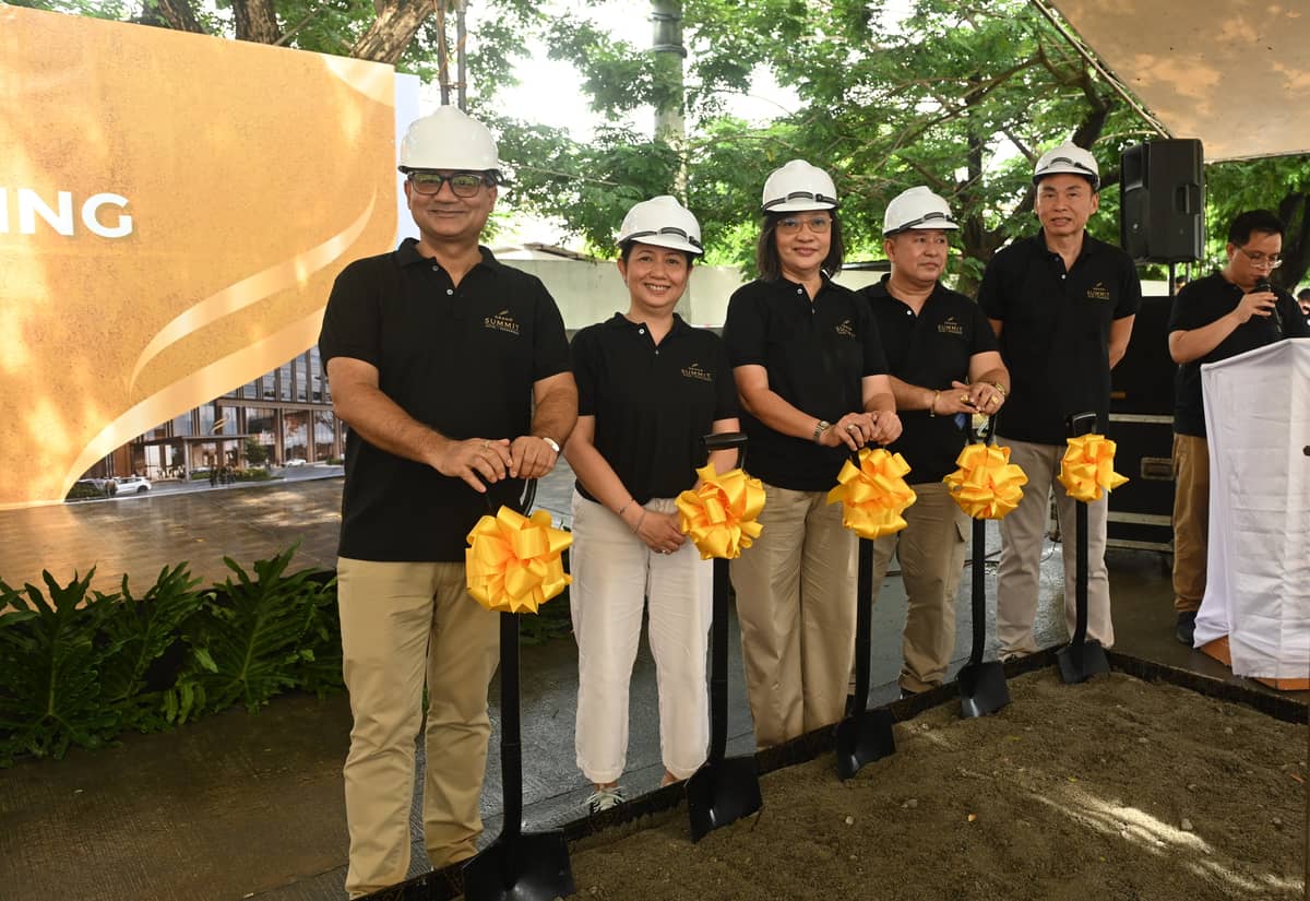 (from left) Barun Jolly, senior vice president and business unit general manager of Robinsons Hotels and Resorts (RHR), Annalyn Yap, vice president of RHR, Lourdes Lucido, director of projects and design of RHR, Engr. Benjie Ramos of Advanced Foundation Construction, Ar. Albert Yu, principal architect of Asya Design.