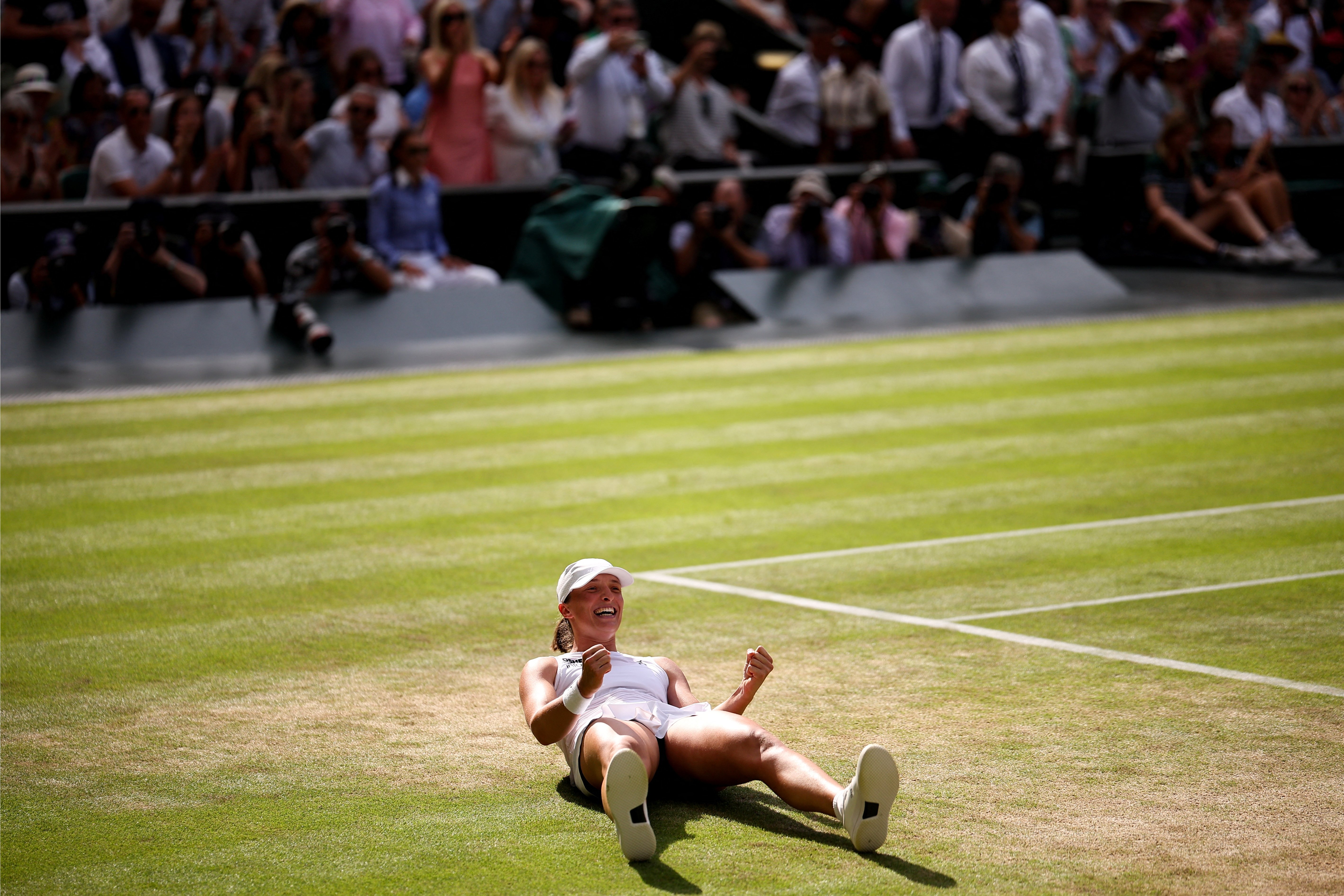 Swiatek destroys Anisimova 6-0, 6-0 to win first Wimbledon title