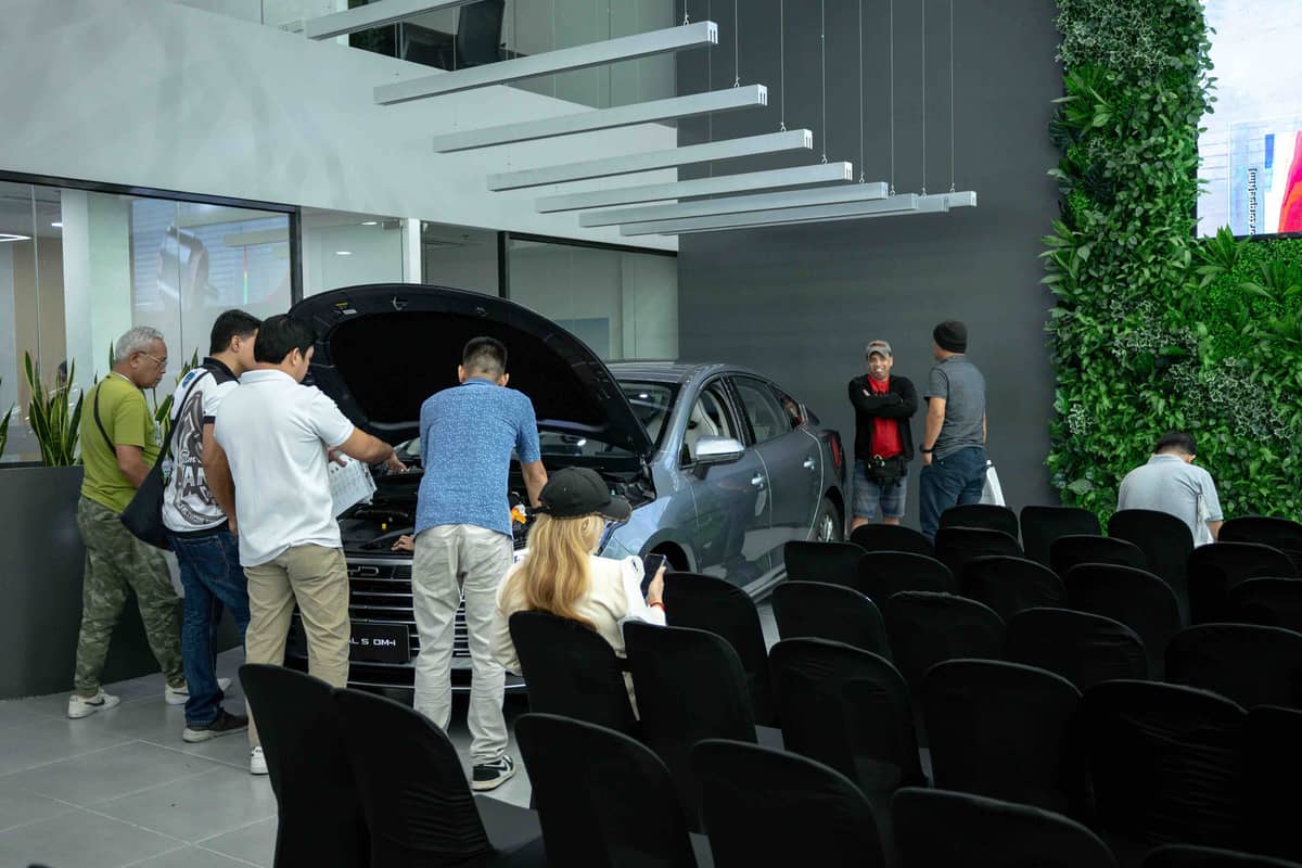ATTENDEES take a closer look under the hood of the BYD Seal 5 DM-i during the hands-on session at BYD Global City.
