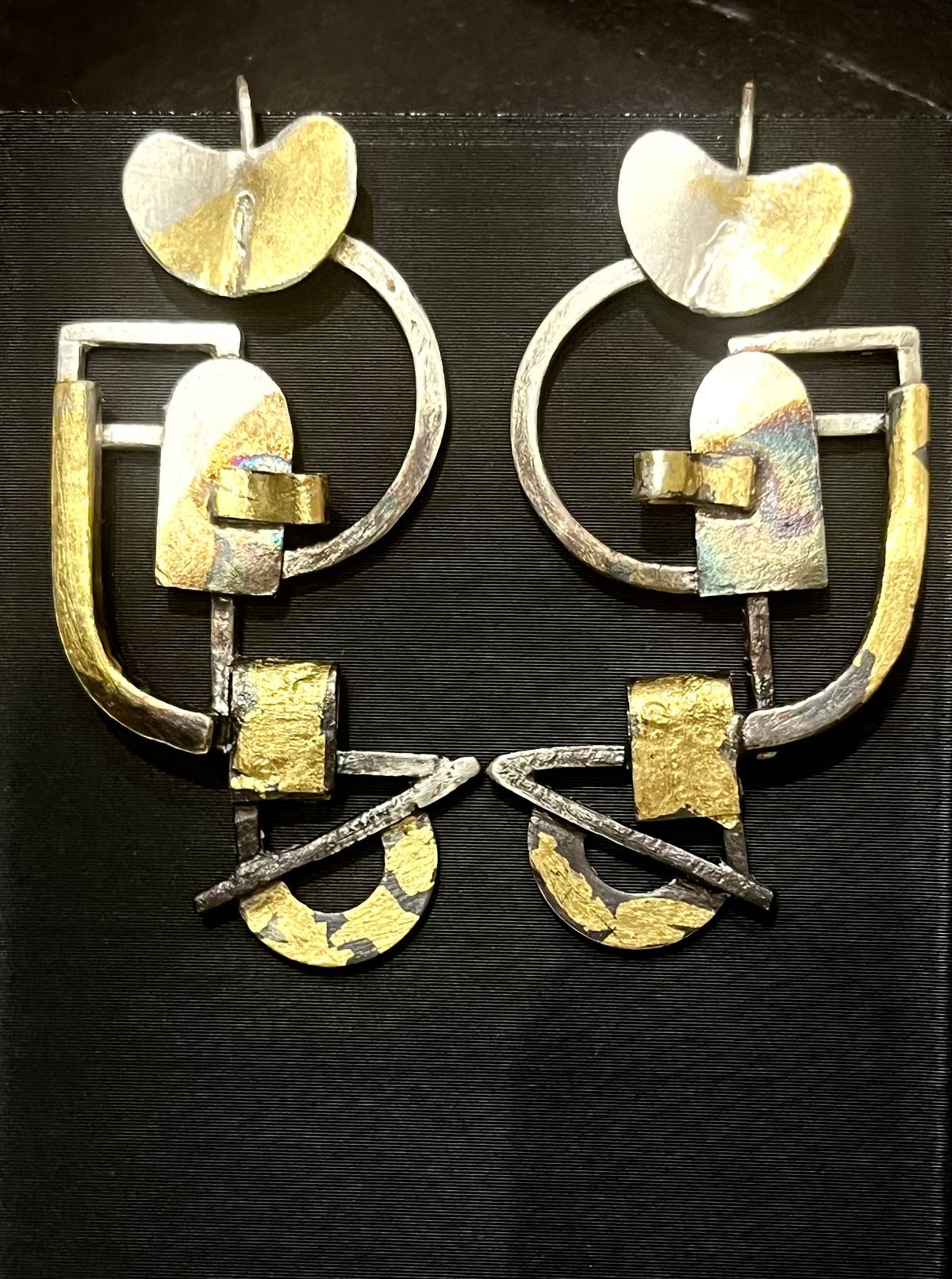 BROOCH