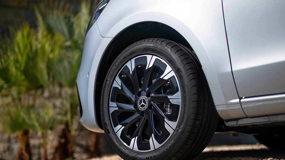 New 18-inch dual-tone wheels give the V-Class Elegance a bolder stance and smoother ride.