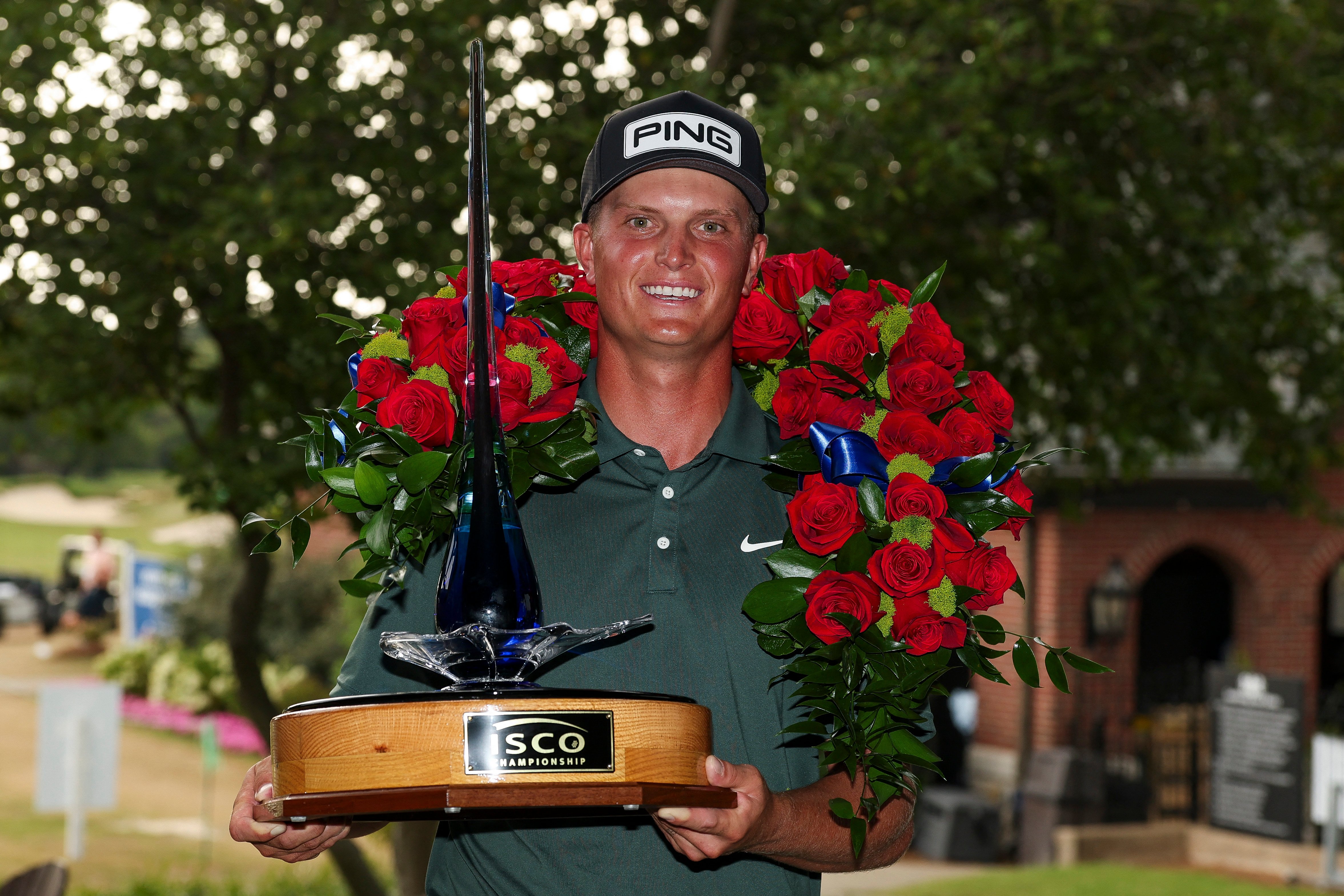 Mouw secures 1st PGA crown
