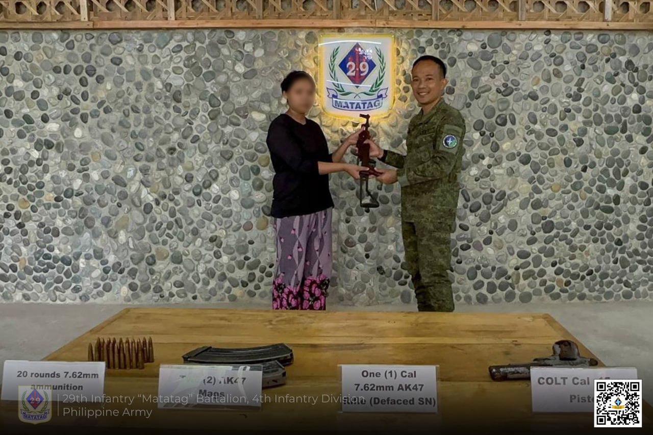 Rebel couple surrenders to Army