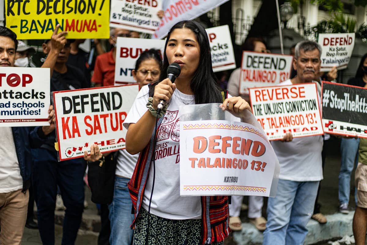 Progressive groups rallied outside the Court of Appeals in Manila on Tuesday, 15 July 2025, urging the reversal of the conviction of the “Talaingod 13”—a group that includes 11 Lumad teachers, former Bayan Muna Rep. Satur Ocampo, and ACT Teachers Rep. France Castro—exactly one year after a Tagum City court found them guilty.
The case involves child trafficking charges over the alleged transport of 29 Lumad children during a humanitarian mission in Talaingod, Davao del Norte, in November 2018.