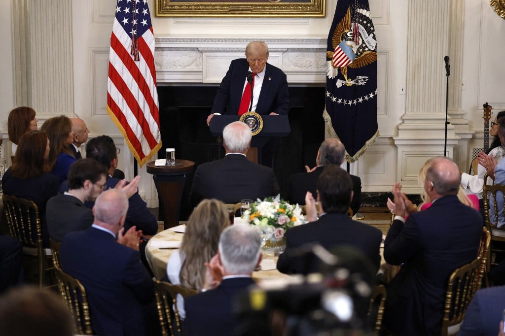 Trump gives Russia 50 days to make 
Ukraine deal