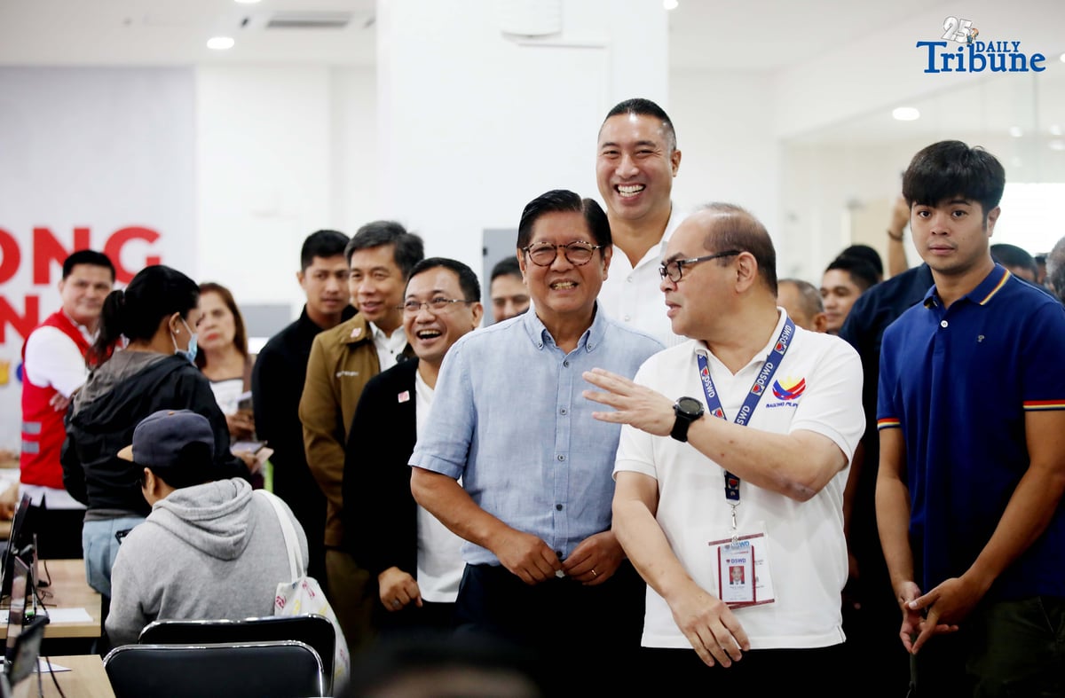 President Ferdinand R. Marcos Jr., together with San Juan City Mayor Francis Zamora and Representative Bel Zamora, inspects the newly launched Bagong Pilipinas eGovPH Serbisyo Hub (BPESH) at the Makabagong San Juan National Government Center.