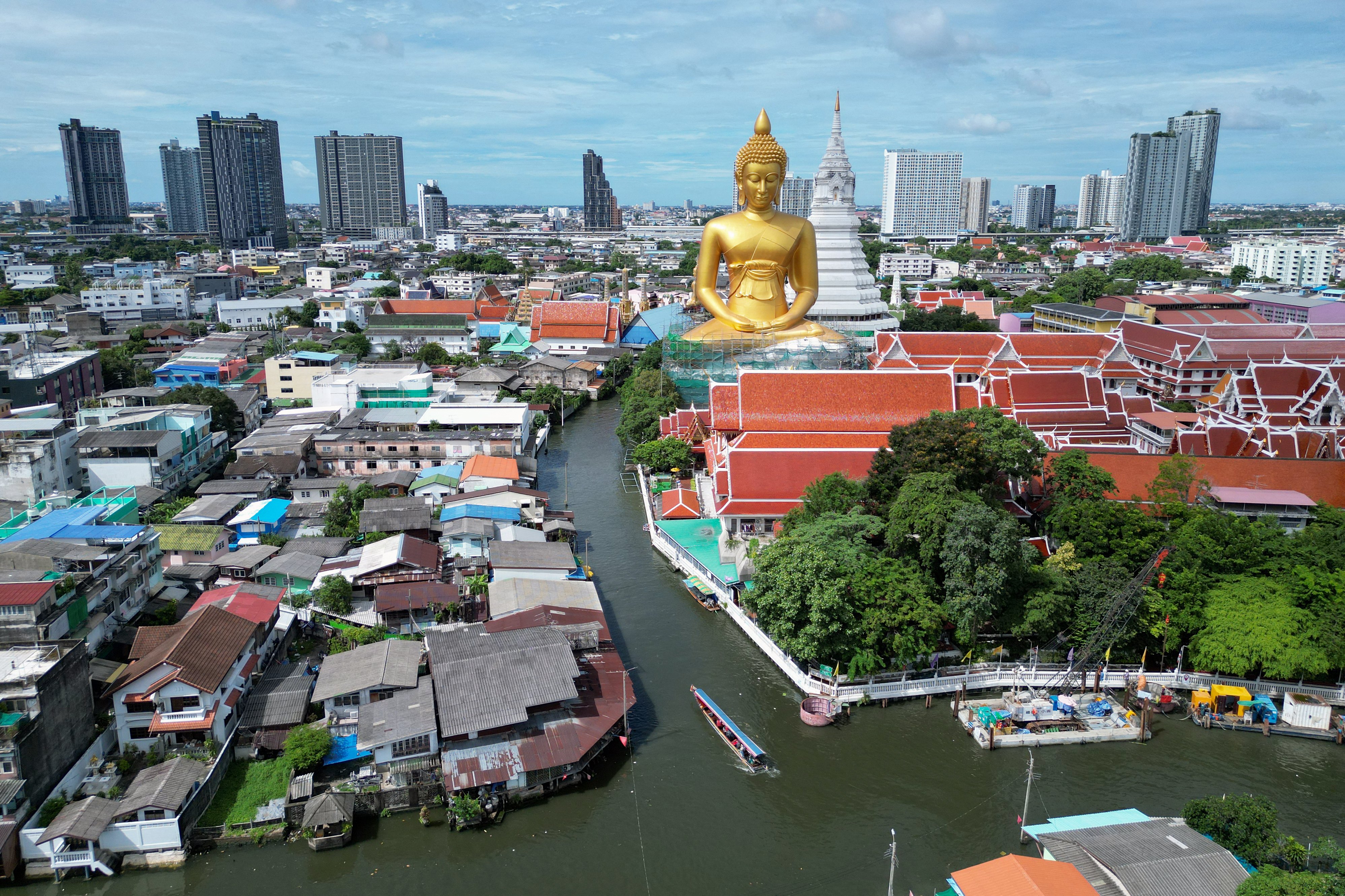 Woman arrested for bedding monks, sextortion