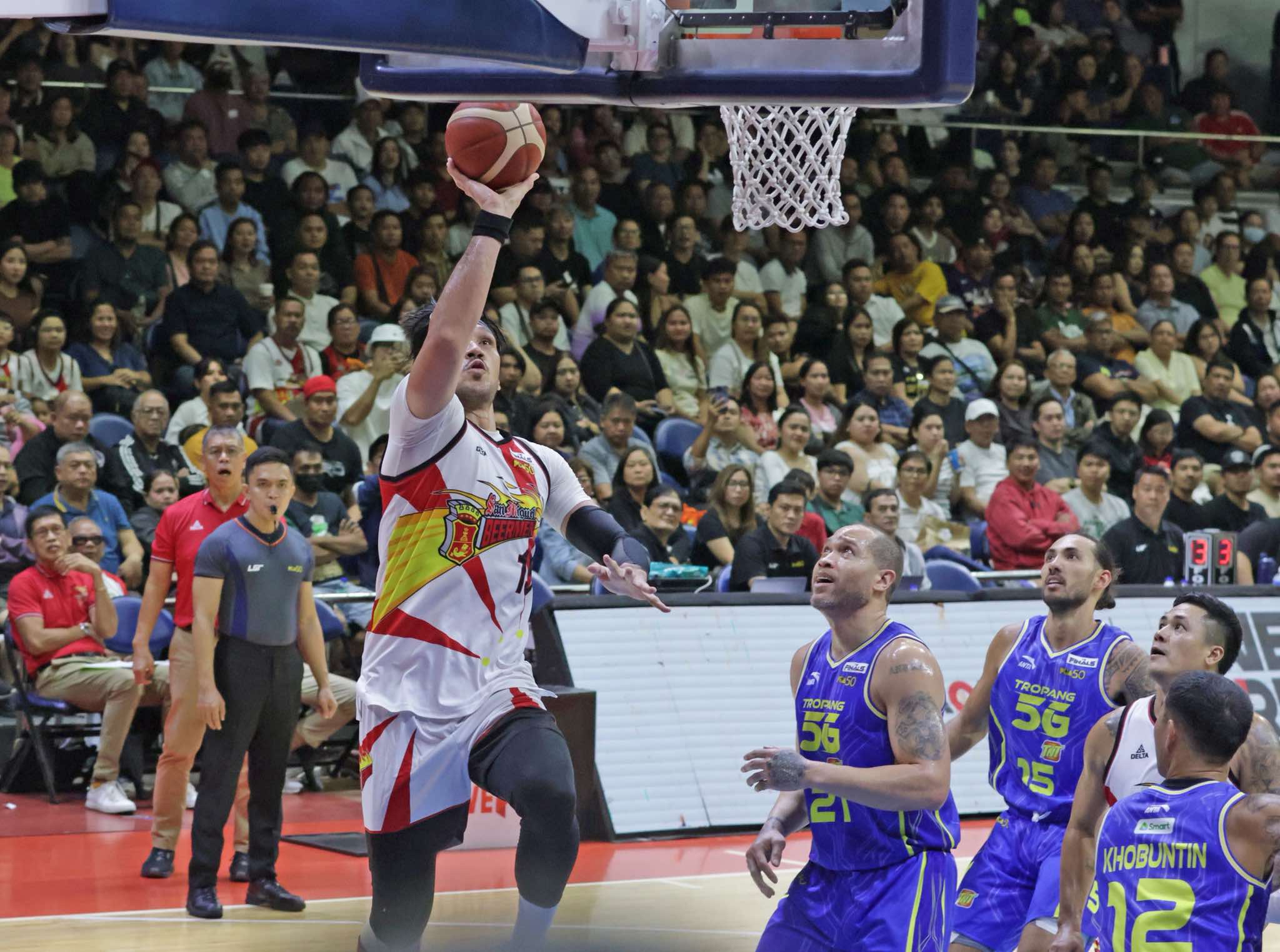 Fajardo drops 33, tows San Miguel to 2-1 lead