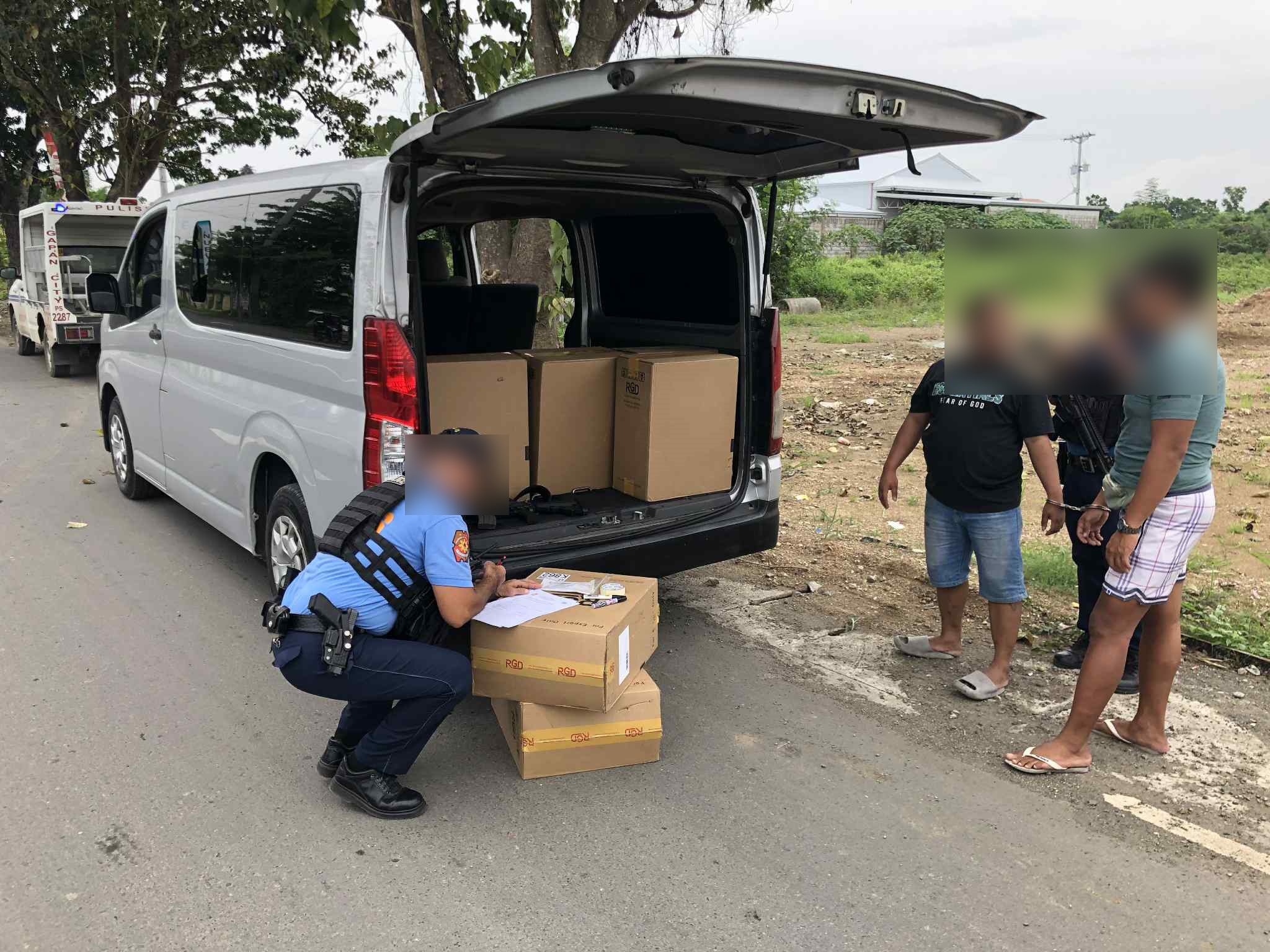 Two arrested for transporting undocumented cigarettes in Gapan City