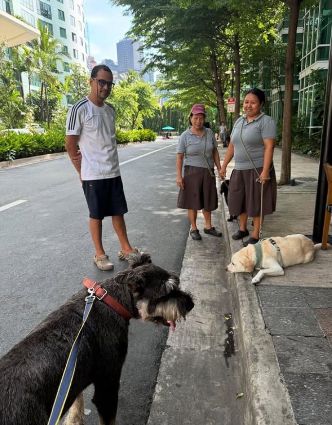 JOHN Lloyd Cruz walking his dog.