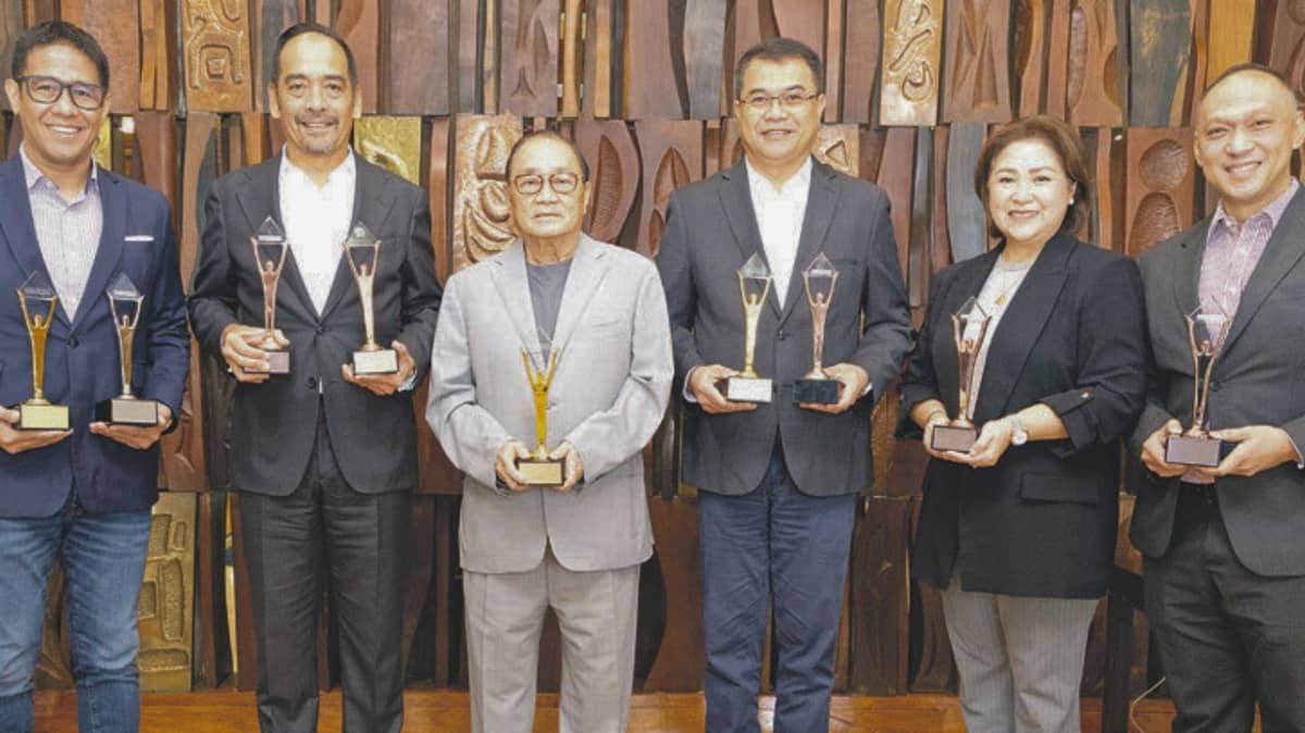 Innovative leadership. Meralco’s impactful initiatives garner global acclaim at the 2024 Asia-Pacific Stevie Awards. Seen in the photo are (from left) Meralco first Vice President and Chief Sustainability Officer Raymond B. Ravelo, MGEN President and Chief Executive Officer Emmanuel V. Rubio, Meralco Chairman and Chief Executive Officer Manuel V. Pangilinan, Executive Vice President and Chief Operating Officer Ronnie L. Aperocho, first Vice President and head of Customer Retail Services Charina P. Padua, and One Meralco Foundation President and Chief corporate social responsibility officer Jeffrey O. Tarayao.