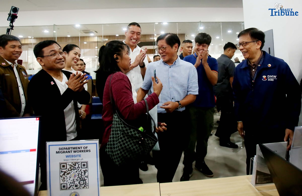 President Ferdinand R. Marcos Jr., together with San Juan City Mayor Francis Zamora and Representative Bel Zamora, inspects the newly launched Bagong Pilipinas eGovPH Serbisyo Hub (BPESH) at the Makabagong San Juan National Government Center.