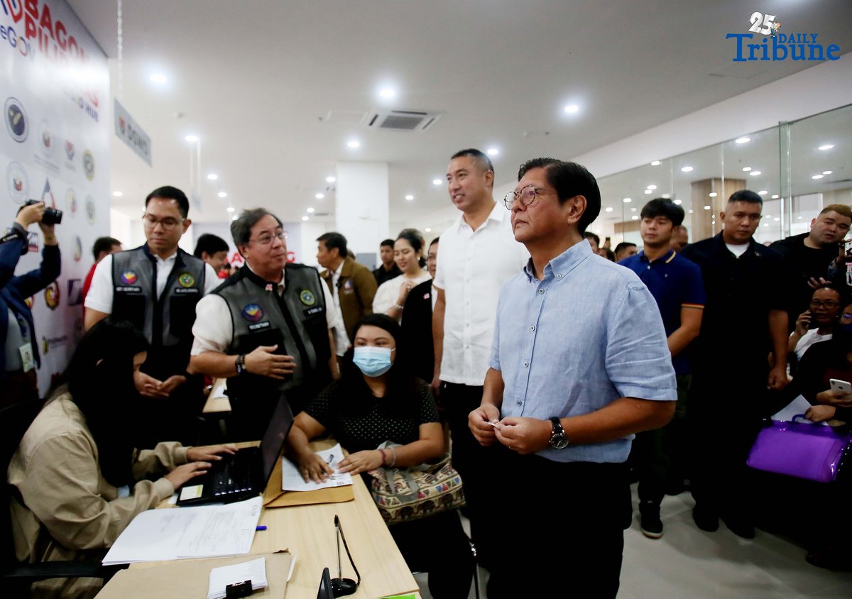 President Ferdinand R. Marcos Jr., together with San Juan City Mayor Francis Zamora and Representative Bel Zamora, inspects the newly launched Bagong Pilipinas eGovPH Serbisyo Hub (BPESH) at the Makabagong San Juan National Government Center.