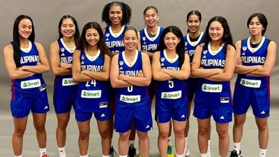 Israel gives young girls perfect assist