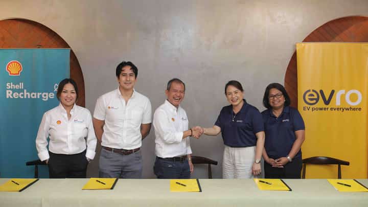 SHELL and Evro executives seal their partnership during the official launch event in Taguig.
