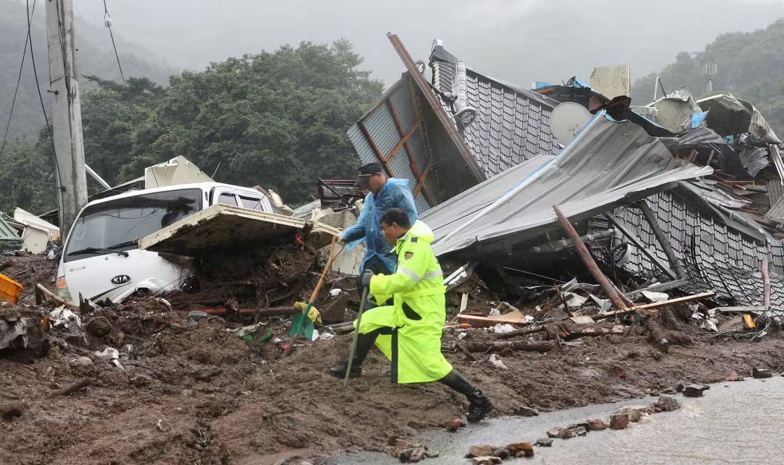 Landslide kills one in South Korea as heavy rains continue