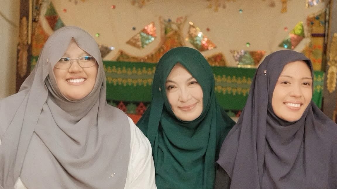 Hearts in Marawi: Sharon Cuneta visits with daughters