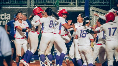 Blu Girls bat for bronze