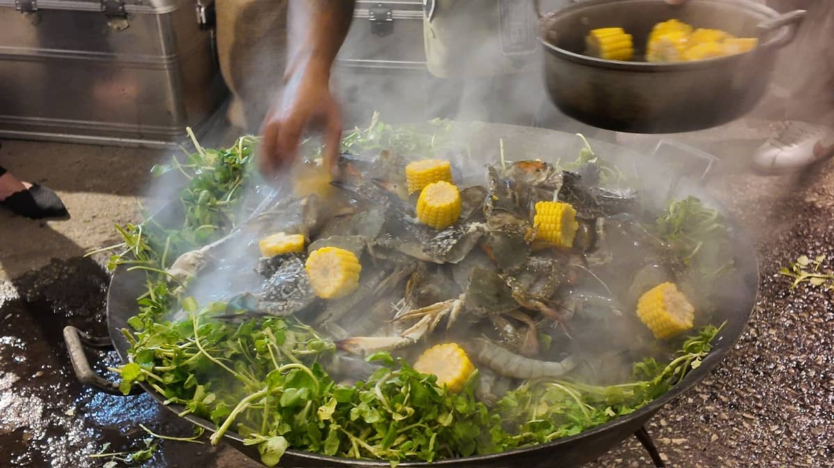 MOUNTAIN Man Clambake.