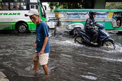 Severe Tropical Storm 'Crising' causes flooding in Manila