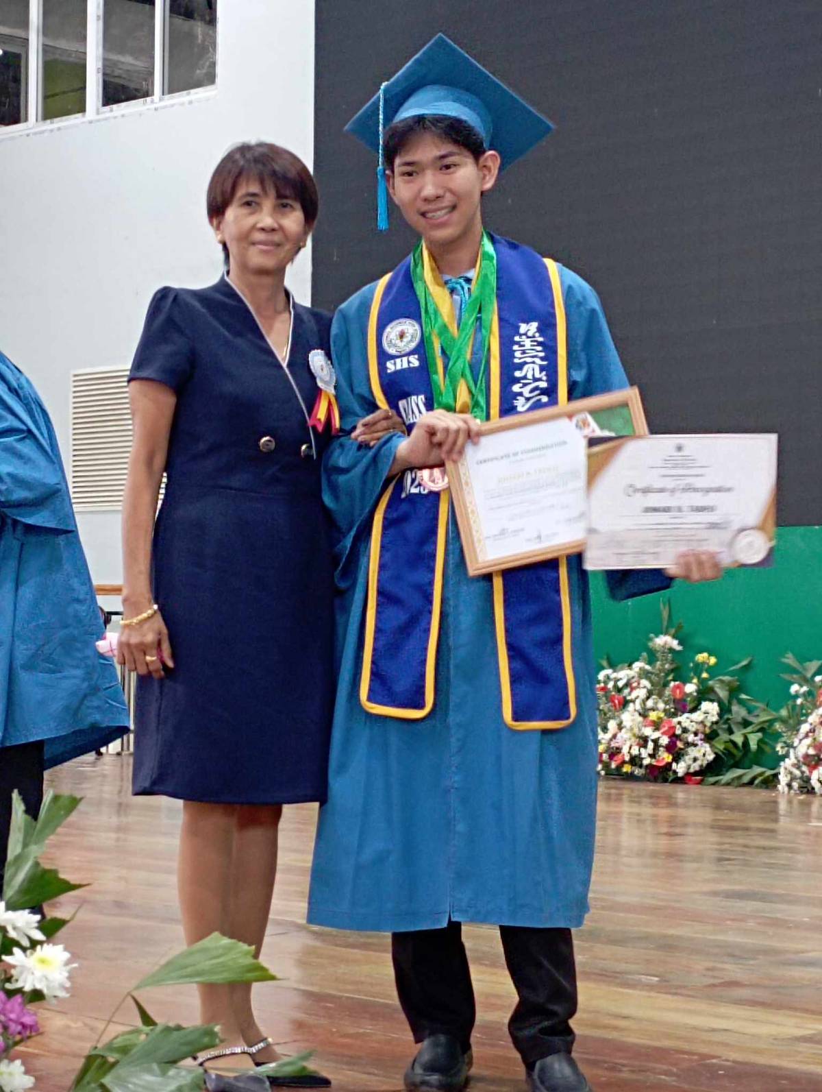Jomari makes her mom Jacinta proud with his academic excellence and honors.