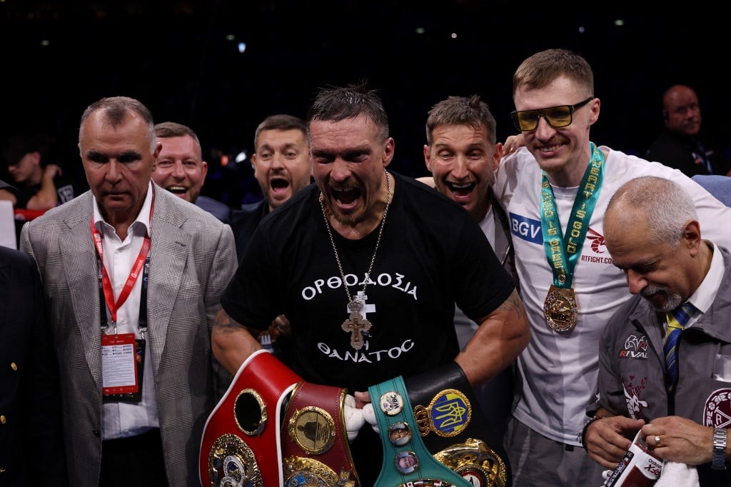 Usyk stops Dubois, bags undisputed world title