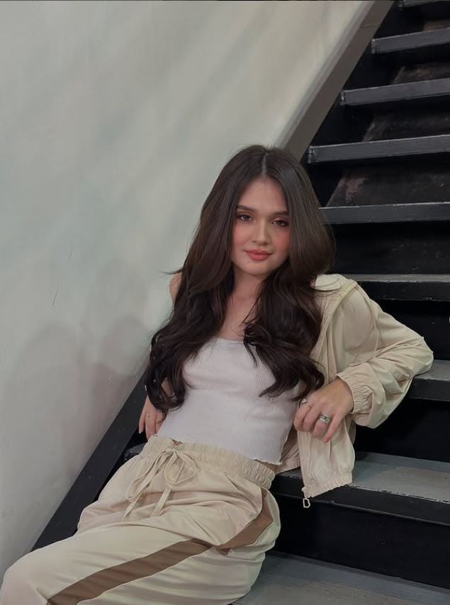 'PBB Celebrity Collab Edition' housemate Kira Balinger.