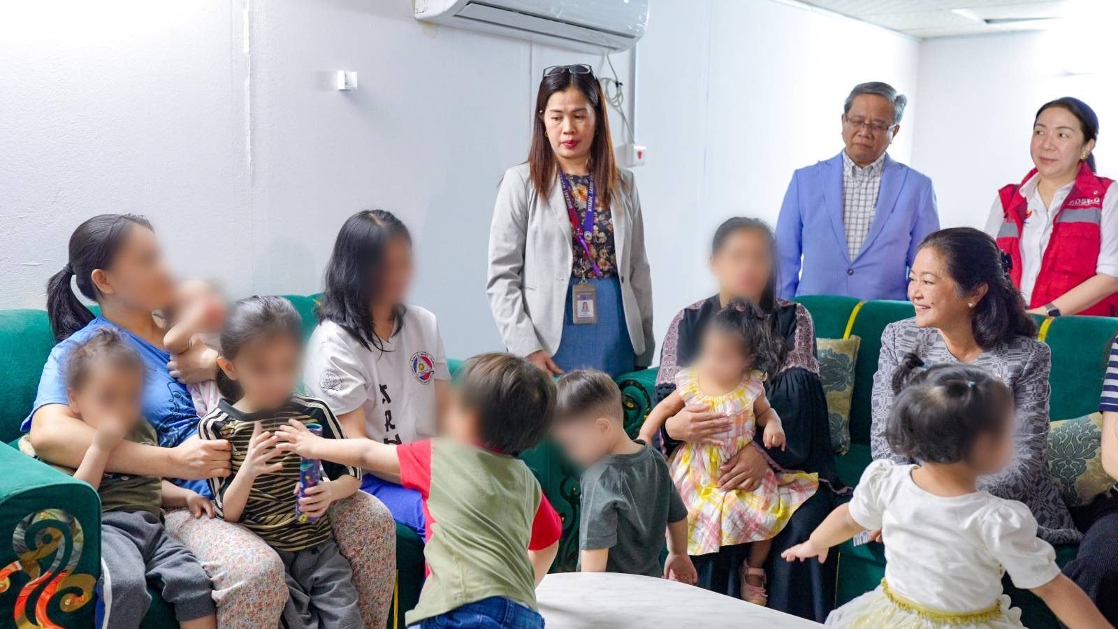 First Lady Liza Marcos brings hope to distressed OFWs in Saudi Arabia