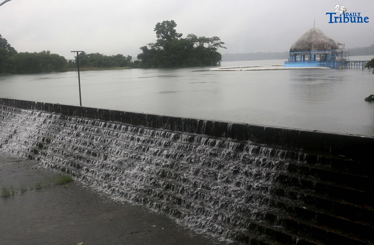 (July, 21 2025) La Mesa Dam in Quezon City water level has reached to 80.16 meters, exceeding its spilling level of 80.15 meters due to continuous rain brought by habagat on Monday July 21 2025. The overflow is impacting low-lying areas along the Tullahan River, including parts of Quezon City, Valenzuela, and Malabon. Residents in these areas are advised to take necessary precautions and monitor water levels. Photo/Analy Labor