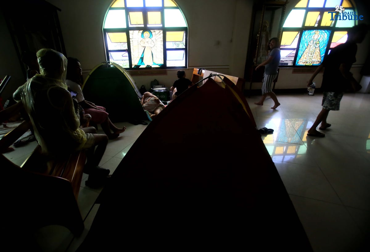 QC residents seek shelter from rising waters