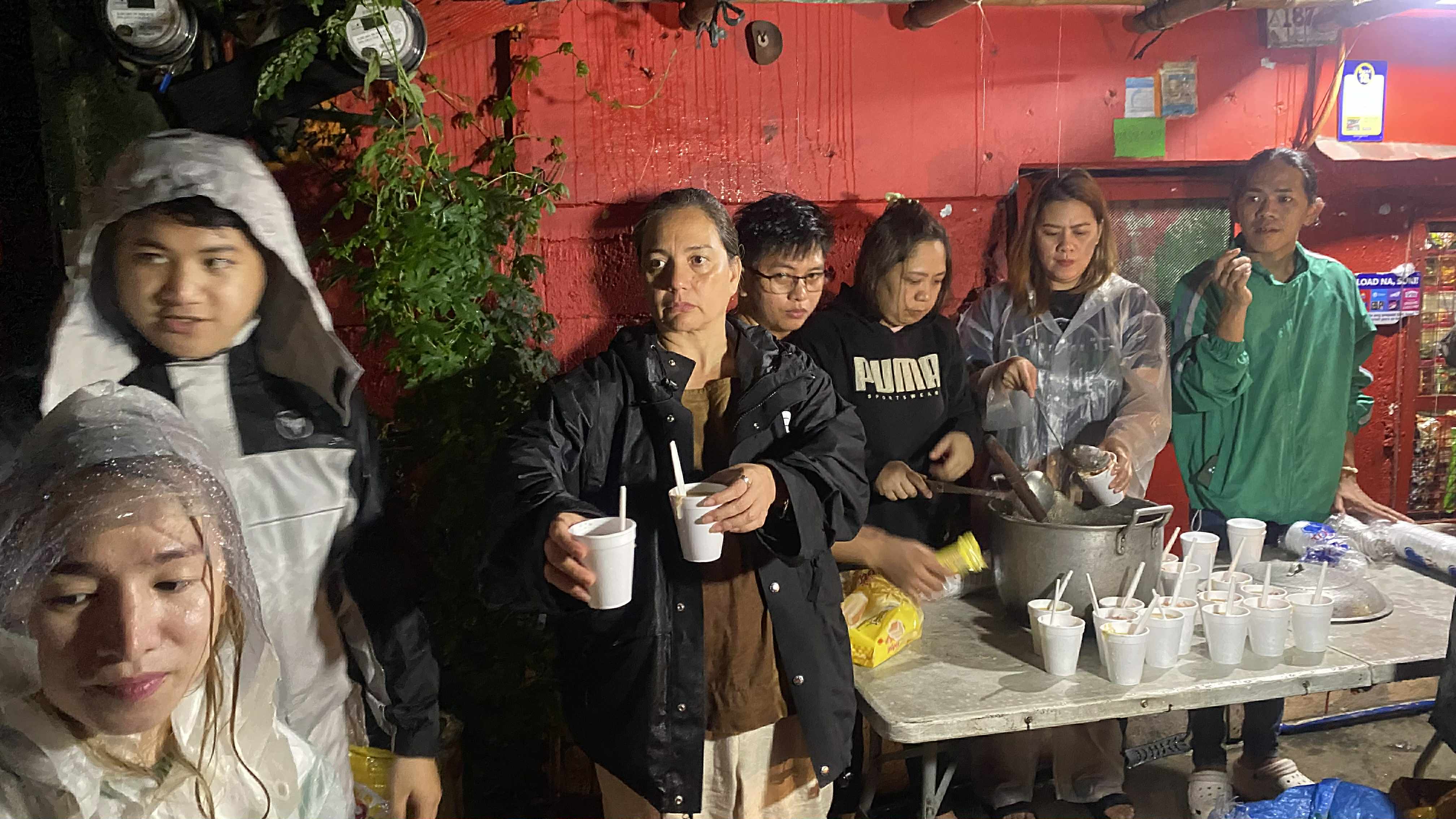 Sylvia Sanchez and Arjo Atayde bring hot meals to flooded QC communities