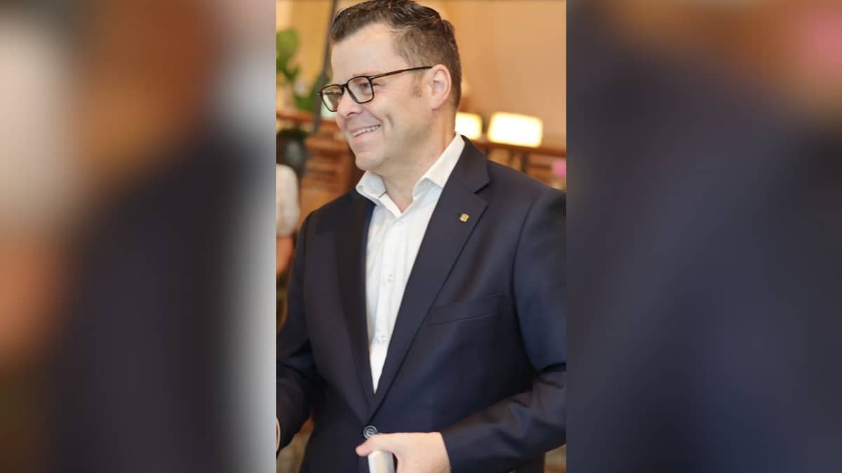 Makati Shangri-La’s Director of Food & Beverage Darrell John Neill