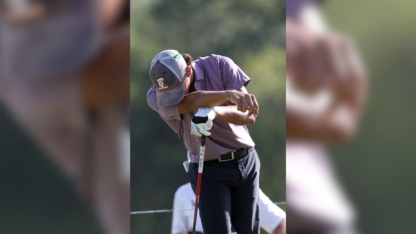 Tiger watches son Charlie’s tough start