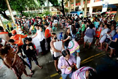 Flood-hit QC residents receive relief, hot meals from Tulfo, World Vision
