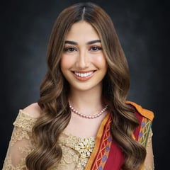 MYX VJ Eya graduates cum laude