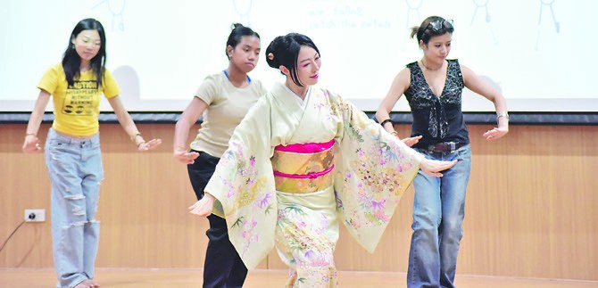 Traditional dance group Senju Buyodan conducts workshops at Philippine universities.